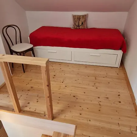 Funny Fuered Apartment *