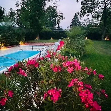 Funny Fuered 아파트 블로톤퓌레드