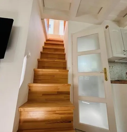 Funny Fuered Apartment *
