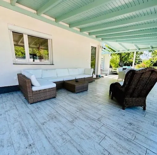 Funny Fuered Apartment *